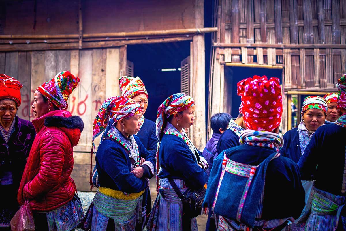 Muong Hum Market Tour 1 Day